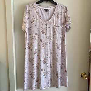Tahari night dress. Size Large.